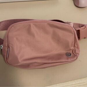 lululemon Everywhere 1L crossbody Belt Bag in Pink